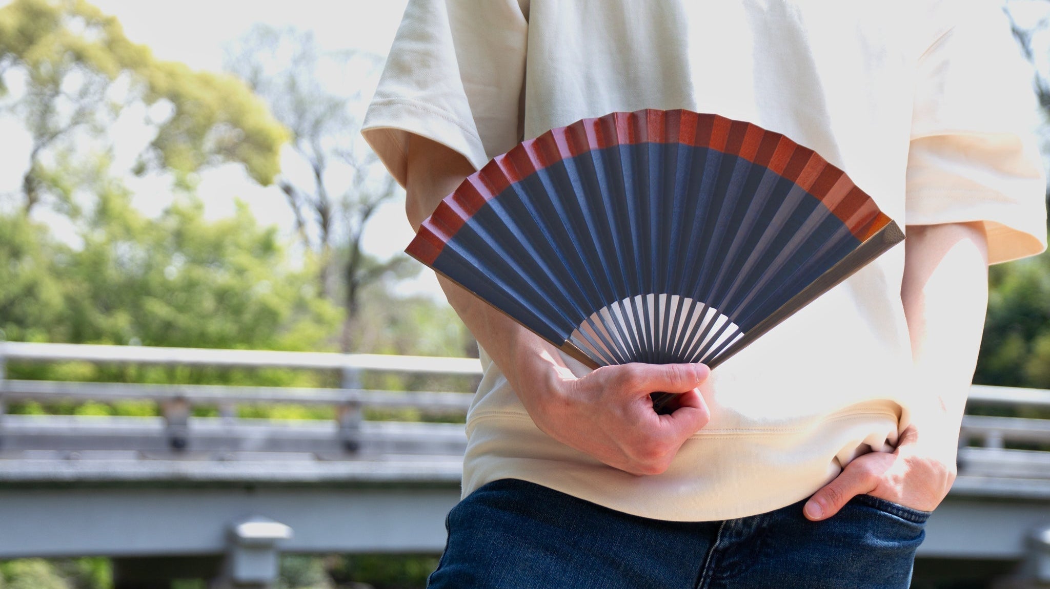 渋扇の魅力~天然塗料・柿渋を使用した扇子~