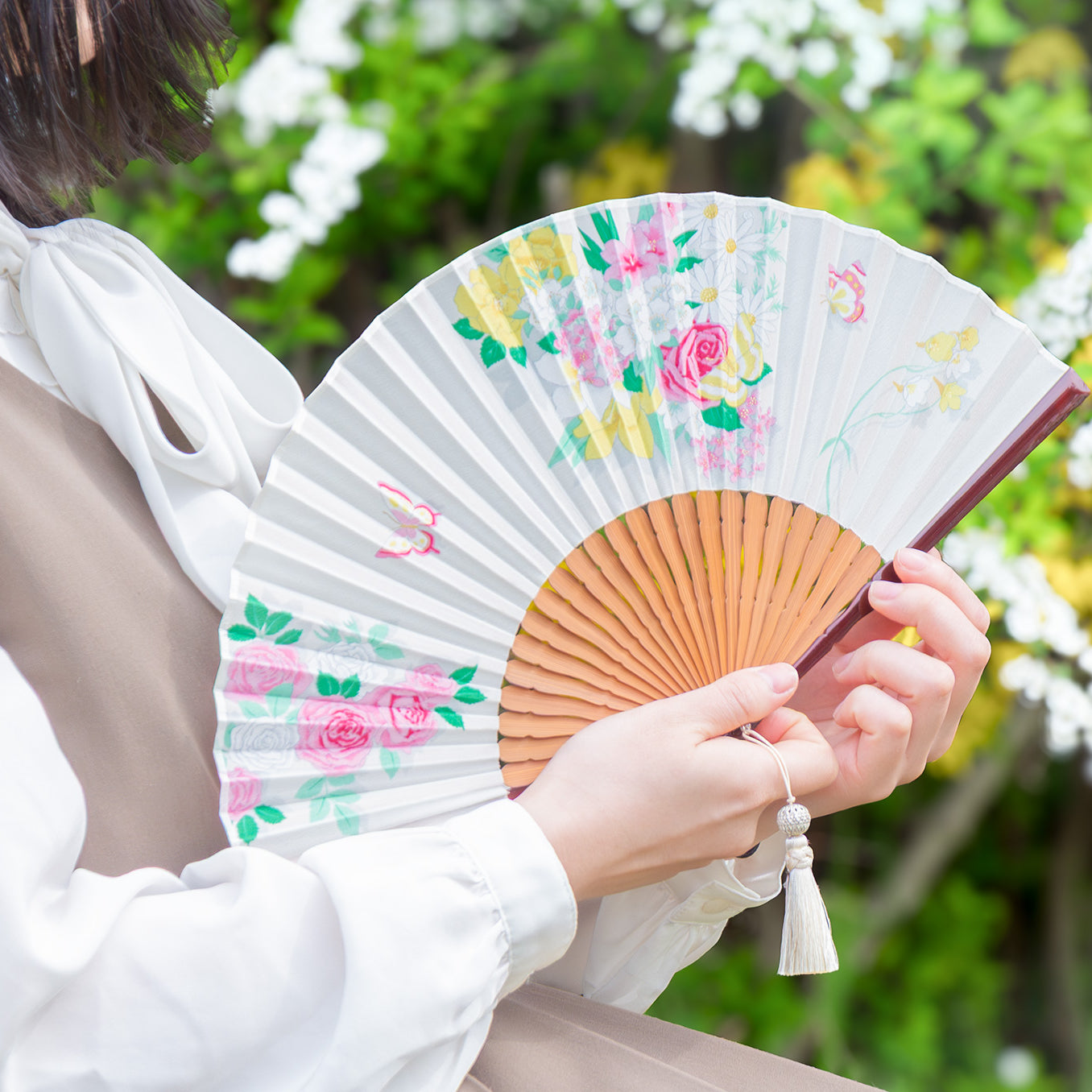 扇子 京友禅 彩染 扇子セット 蝶 モデル画像