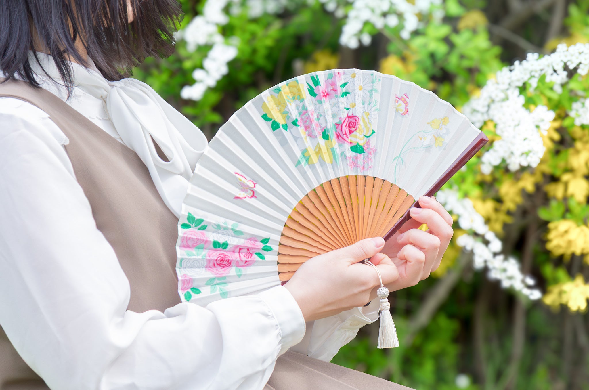 扇子 京友禅 彩染 扇子セット 蝶 モデル画像