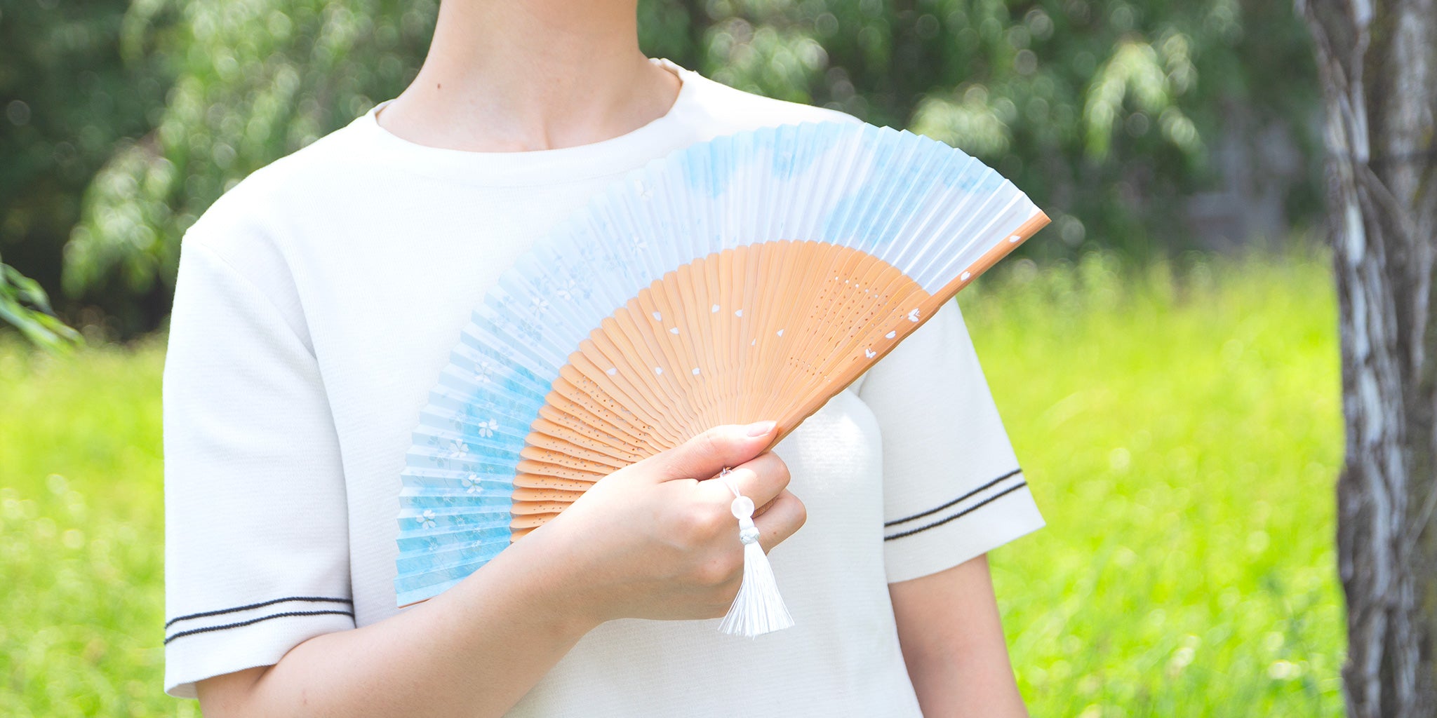 外国へのお土産飾り扇子 9寸鶴/ゴマ竹台付き Rc103 - itotsune