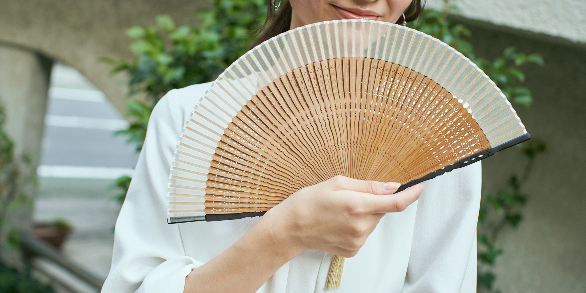 扇子　白檀扇子　和装小物　茶道 白檀 扇子 インド産白檀 檀香扇 XS102-44 天然木 工芸扇子 20cm